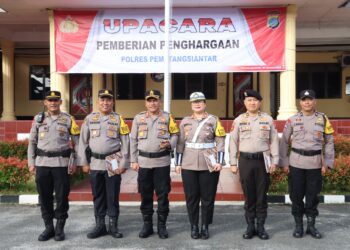 Foto bersama disela kegiatan.