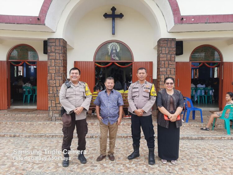 Polres Pematangsiantar melaksanakan Minggu Kasih Curhat Kamtibmas, sambangi warganya untuk tampung curhat, di Gereja - gereja wilayah Kota Pematangsiantar, pada Minggu (12/1/2025).