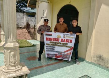 Bhabinkamtibmas Polsek Bosar Maligas, Aipda H. Sinaga, memberikan himbauan Kamtibmas di Gereja GPdI Pasar Baru.