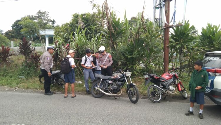 Sat Lantas Polres Simalungun melakukan penindakan terhadap 22 unit kendaraan bermotor yang menggunakan knalpot tidak standar (blong), di kawasan Sondi Raya, Kecamatan Pematangraya, Kabupaten Simalungun, Sumatera Utara, pada Rabu (22/1/2025).