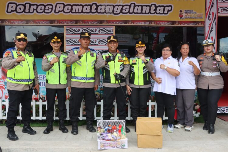 Kapolres Pematangsiantar, AKBP Yogen Heroes Baruno SH, SIK, tinjau Pos Pengamanan (Pam) dan Pos Pelayanan Operasi Lilin Toba Tahun 2024, pada Kamis (2/1/2025) pagi, pukul 10.00 WIB.