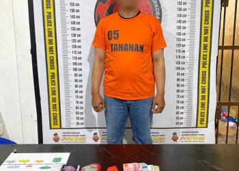 Foto tersangka dan barang bukti yang diamankan Polisi.
