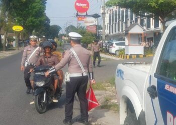 Sat Lantas Polres Simalungun melaksanakan kegiatan pengaturan, penjagaan, dan patroli, di jalur rawan kecelakaan untuk mengantisipasi kecelakaan lalu lintas dan balap liar pada akhir pekan.