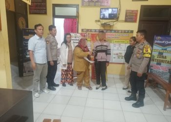 Polseķ Sianțar Barat menyelesaikan perkara pertengkaran mulut atau perkelahian dengan problem solving, pada Selasa (25/2/2025) pagi, sekira pukul 10.00 WIB.