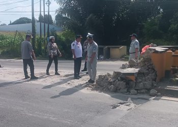 Kasat Lantas Polres Pematangsiantar, IPTU Friska Susana SH, melakukan survei jalur alternatif, pada Rabu (19/2/2025) sore, pukul : 15:00 WIB.