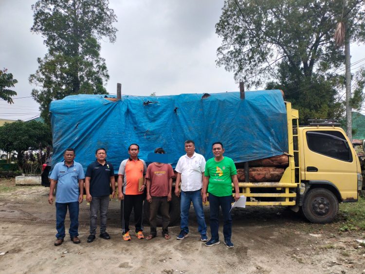 Sat Reskrim Polres Pematangsiantar melalui Unit Ekonomi, mengamankan seorang warga Kabupaten Humbang Hasundutan (Humbahas) yang membawa kayu gelondongan/bulat tanpa dokumen resmi.