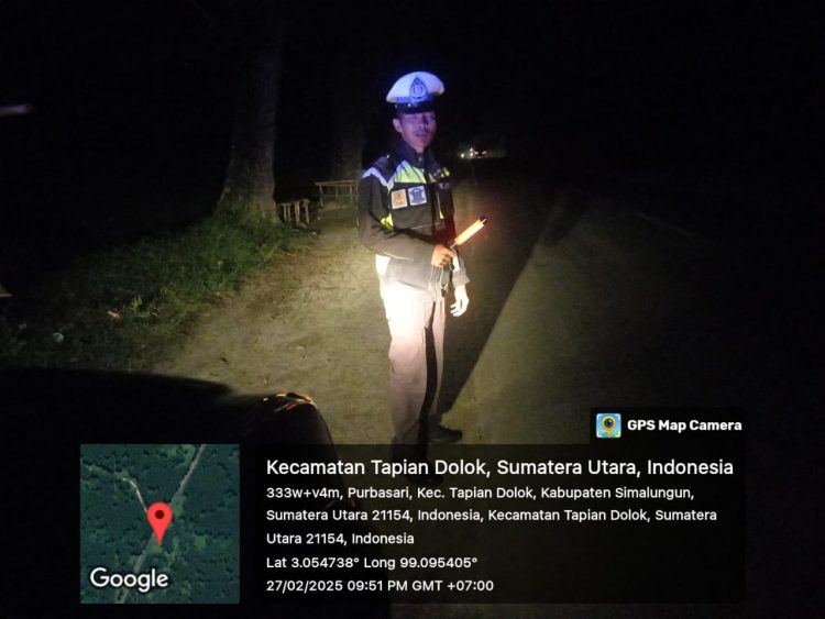 Satlantas Polres Simalungun menggelar kegiatan Blue Light Patrol (BLP) sepanjang Jalan Pematang Siantar - Medan, Kabupaten Simalungun, pada Kamis malam (27/2/2025).