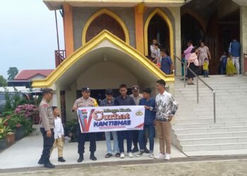 Jajaran Polres Pematangsiantar melaksanakan Minggu Kasih Curhat Kamtibmas, dengan sambangi Jemaat Gereja, di Gereja - gereja Kota Pematang siantar, pada Minggu (09/02/2025).