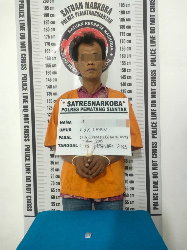 Foto tersangka dan barang bukti sabu yang diamankan Polres Pematangsiantar.