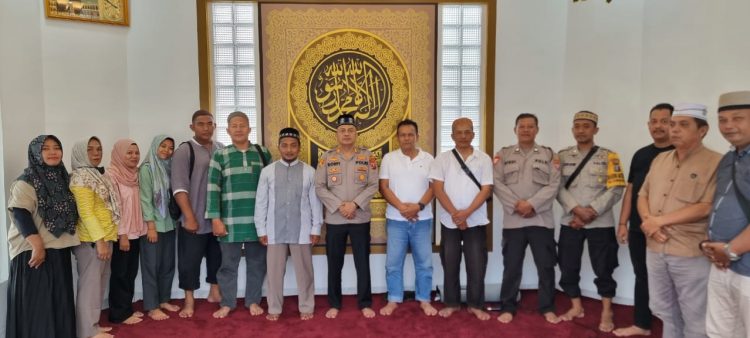 Polsek Perdagangan menggelar kegiatan punggahan yang diisi dengan makan bersama, bakti sosial, dan tausiyah, pada Jumat (28/2/2025), pukul 14.00 WIB, di Mushola Al Kohar Polsek Perdagangan, Jalan Listrik, Kelurahan Perdagangan I, Kecamatan Bandar, Kabupaten Simalungun.