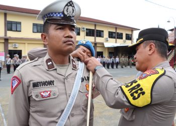 Kapolres Pematangsiantar, AKBP Yogen Heroes Baruno SH, SIK, pimpin apel gelar pasukan Operasi Keselamatan Toba Tahun  2025, pada Senin (10/2/2025) siang.