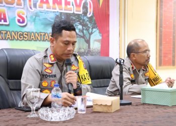 Kapolres Pematangsiantar, AKBP Yogen Heroes Baruno SH, SIK, pimpin Analisa dan Evaluasi (ANEV) gangguan Kantibmas periode Januari Tahun 2025, pada  Selasa (11/2/2025) siang.