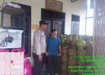 Bhabinkamtibmas Kelurahan Bantan, AIPDA Rayendra P. Damanik, melaksanakan sambang kepada penyalur Gas Elpiji 3 Kilogram (Kg) milik Syahri bin Nasution, di Jln. Jawa,  Kelurahan Bantan, Kecamatan Siantar Barat, Kota Pematangsiantar, pada Rabu (12/2/2025) siang, sekira pukul 11.00 WIB.