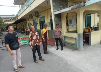 Petugas Piket Bhabinkamtibmas Polsek Siantar Barat mengantisipasi gangguan kamtibmas di wilayah hukumnya, pada Sabtu (1/2/2025), Pukul 09.00 WIB.