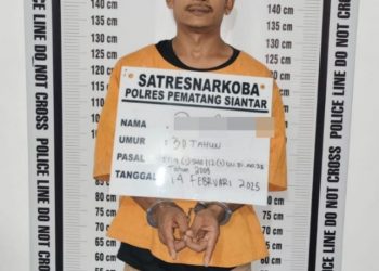 Polres Pemtangsiantar berhasil menangkap RC (30) yang diduga pengedar narkotika jenis sabu, di Jalan Nagur, Gang Manunggal, Kelurahan Martoba, Kecamatan Siantar Utara, Kota Pematangsiantar, pada Jumat (14/2/2025) siang lalu, sekira pukul 13.30 WIB.