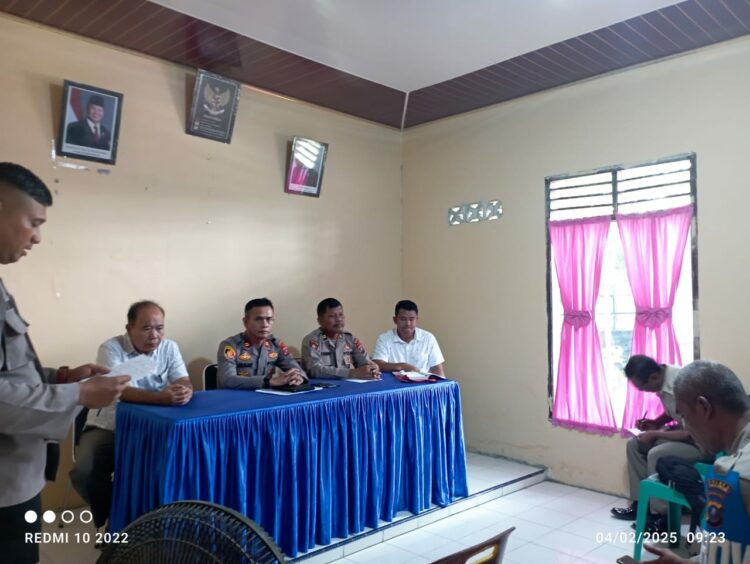 Kapolsek Bosar Maligas, Iptu Sonni G Silalahi, S.H, memimpin kegiatan Analisa dan Evaluasi (Anev) bulanan yang digelar di Aula Kantor Polsek Bosar Maligas, pada Selasa (4/2/2025).