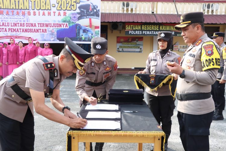 Kapolres Pematangsiantar, AKBP Yogen Heroes Baruno SH, SIK, pimpin serah terima jabatan Wakapolres, lima Kasat dan dua Kapolsek, pada Senin (10/2/2025) pagi, pukul 09.00 WIB.