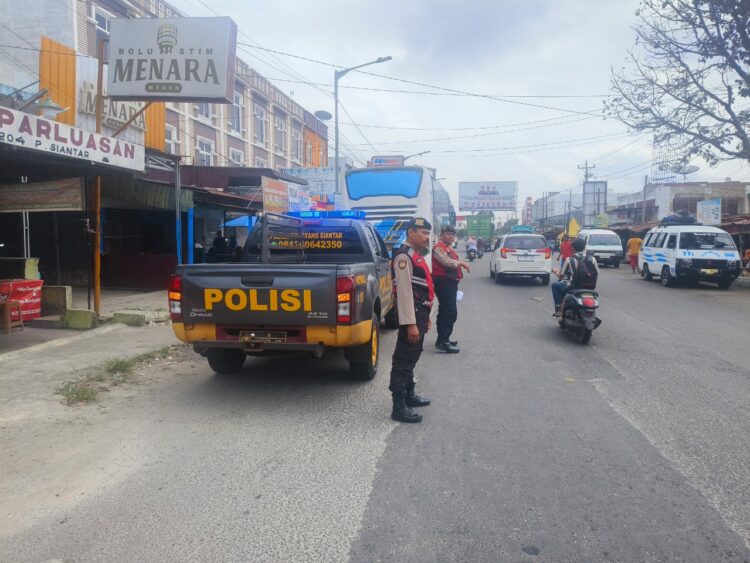 Satuan Samapta Polres Pematangsiantar melaksanakan Kegiatan Kepolisian Rutin Yang Ditingkatkan (KRYD), di Jalan Sisingamangarajapada Sabtu (1/2/2025) pagi, pukul : 09.00 WIB.