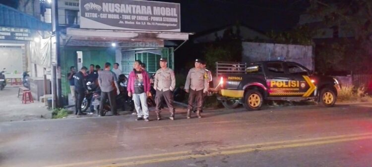 Polres Pematangsiantar melaksanakan Kegiatan Rutin Yang Ditingkatkan (KRYD), di Jalan Medan, pada Selasa (4/2/2025) malam, pukul 21.00 WIB.