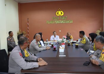 Wakapolres, Kompol Hendrik Situmorang MM, menerima kunjungan kerja (Kunker) Tim Pengawasan Operasi (Wasops) Keselamatan Toba 2025  Itwasda Polda Sumut, di Rupatama Polres Pematangsiantar, pada  Rabu (19/2/2025) pagi, pukul : 09.00 WIB.