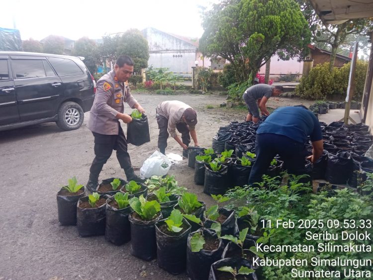 Polsek Saribudolok mendukung program ketahanan pangan melalui inisiatif pemanfaatan lahan pekarangan, di Markas Komando (Mako) Polsek.