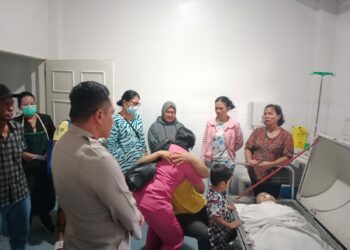 Kapolres Pematangsiantar memberangkatkan jenazah AIPTU Beta Sinambela untuk disemayamkan di kampung halaman, di Tiga Dolok.