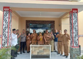 Kapolsek Siantar Marihat, AKP Doni Simanjuntak yang diwakili Wakapolsek, IPTU Hendrayanto Sihombing, menghadiri peresmian gedung Kantor Camat Siantar Marbun, sekaligus juga Taman Losung Bolon dan Gedung Kantor Lurah Nagahuta, pada Selasa (4/2/2025).