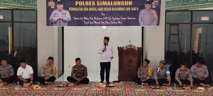 Polres Simalungun menggelar peringatan Isra Mi'raj Nabi Muhammad SAW 1446 H, di Masjid Nur Hidayah Polres Simalungun.