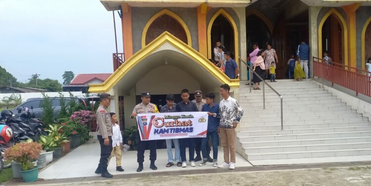 Jajaran Polres Pematangsiantar melaksanakan Minggu Kasih Curhat Kamtibmas, dengan sambangi Jemaat Gereja, di Gereja - gereja Kota Pematang siantar, pada Minggu (09/02/2025).