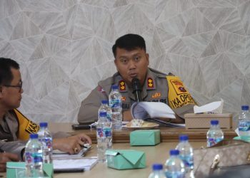 Kapolres Simalungun, AKBP Choky Sentosa Meliala, S.I.K., S.H., M.H., memimpin Rapat Koordinasi Pembentukan Satuan Pelayanan Pemenuhan Gizi (SPPG) untuk program Makan Bergizi Gratis (MBG), di Ruang PDDO Mapolres Simalungun, Selasa (18/2/2025).