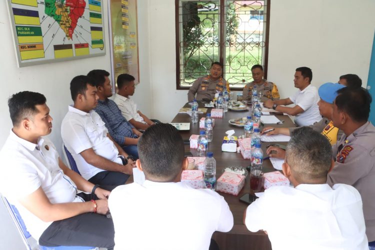 Kapolres Simalungun, AKBP Choky Sentosa Meliala, S.I.K., S.H., M.H, melakukan inspeksi mendadak (Sidak) ke Ruangan Penyidikan Sat Narkoba Polres Simalungun, pada Rabu (19/2/2025).