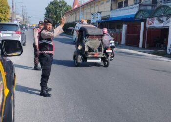 Satuan Samapta Polres Pematangsiantar melaksanakan Kegiatan Kepolisian Rutin Yang Ditingkatkan (KRYD), di Jalan Melanthon Siregar, pada Sabtu (8/2/2025) pagi, pukul 09.00 WIB.