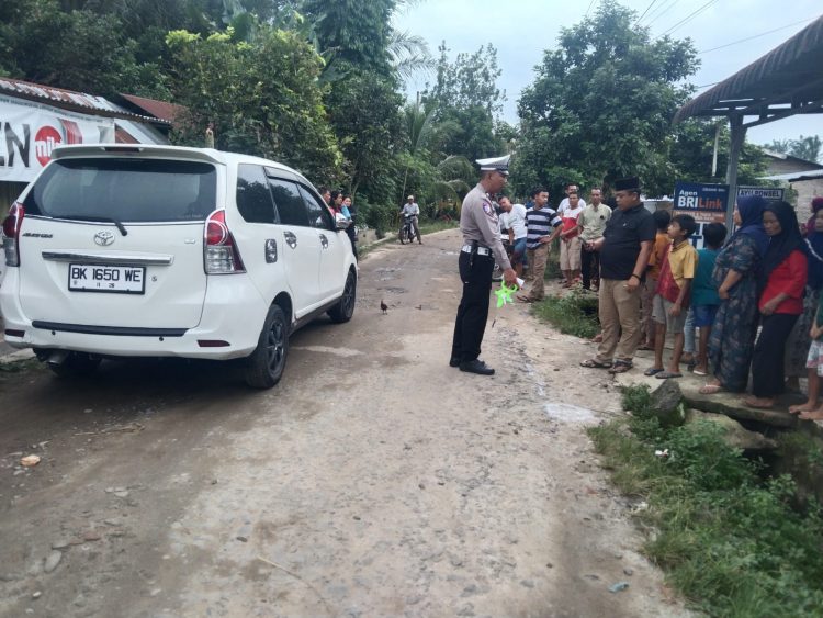 Sat Lantas Polres Simalungun tangani kecelakaan maut truk dan sepeda dayung, pada Sabtu (15/2/2025) sore.