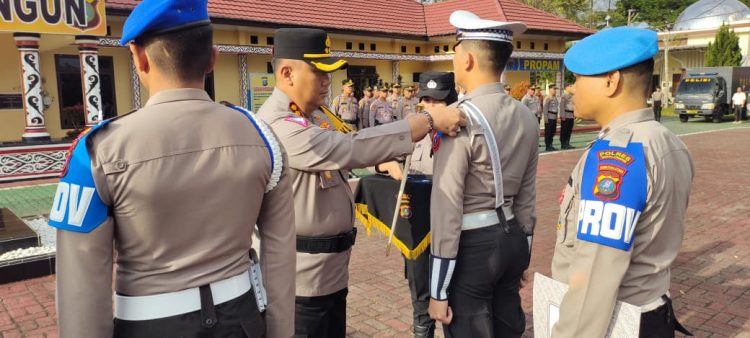 Apel dipimpin langsung oleh Kapolres Simalungun, AKBP Choky Sentosa Meliala, S.I.K., S.H., M.H., di Lapangan Apel Mako Polres Simalungun.