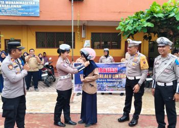 Satlantas Polres Simalungun bersama Polsek Serbelawan menggelar sosialisasi tertib berlalu lintas dalam rangka Operasi Keselamatan Toba 2025, di dua Sekolah Menengah Atas (SMA), di wilayah Serbelawan.