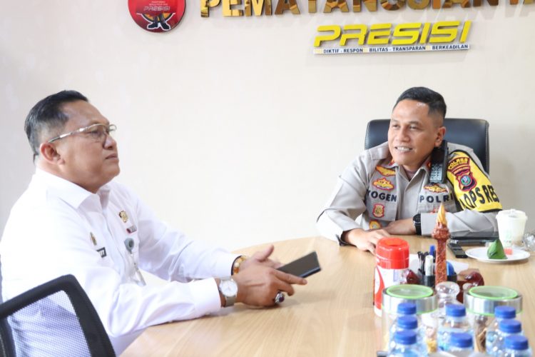 Kapolres Pematangsiantar, AKBP Yogen Heroes Baruno SH, SIK, menerima kunjungan Kepala Lembaga Pemasyarakatan (Kalapas) Kelas IIA Pematangsiantar, Davy Bartian, pada Rabu (19/2/2025) pagi tadi.