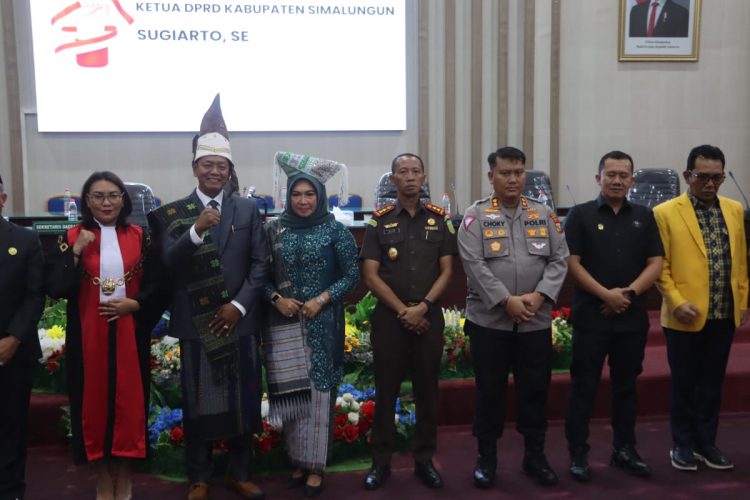 Kapolres Simalungun, AKBP Choky Sentosa Meliala, S.I.K., S.H., M.H., menghadiri pengucapan sumpah/janji pimpinan DPRD Kabupaten Simalungun, masa jabatan 2024-2029.