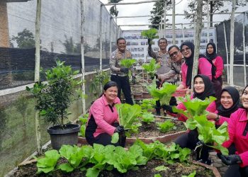 Polres Simalungun bersama Bhayangkari Cabang Simalungun meluncurkan program Penguatan Pekarangan Pangan Lestari (P2L).