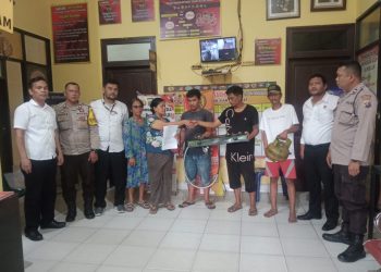Personil Polseķ Sianțar Barat menyelesaikan perkara pencurian tabung gas melalui problem solving, pada Senin (24/1/2025) siang, pukul : 14.00 WIB.