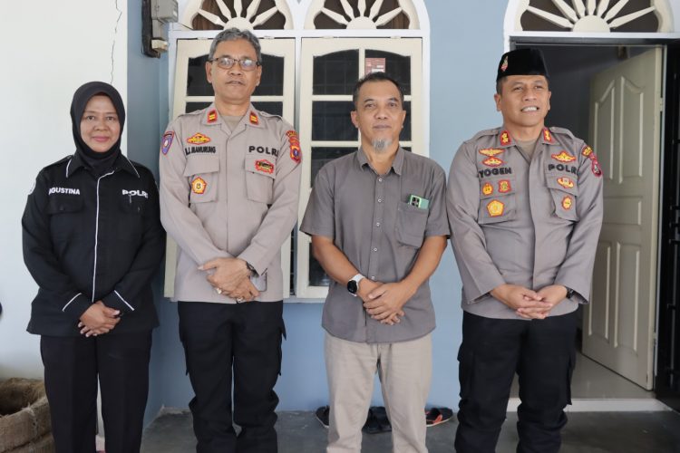 Kapolres Pematangsiantar, AKBP Yogen Heroes Baruno, SH, S.I.K, silatuhami ke Tokoh Agama Islam, Ishak Hutasuhut yang juga Ketua PD Al Jam'iyatul Washliyah Kota Pematangsiantar.