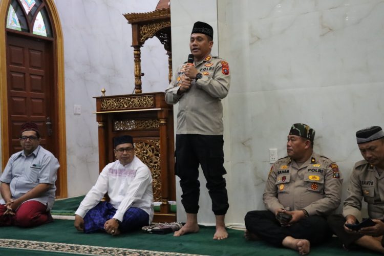 Kapolres Pematangsiantar, AKBP Yogen Heroes Baruno SH, SIK, menggelar Safari Kultum Subuh, di Masjid Dakwah Pematangsiantar, pada Sabtu (8/3/2025) pagi.