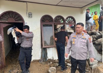 Kapolres Simalungun, AKBP Choky Sentosa Meliala, S.I.K., S.H., M.H, tinjau lokasi banjir bandang dan longsor yang melanda wilayah Kota Wisata Parapat.