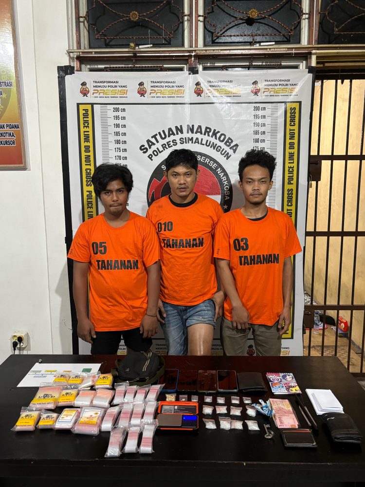 Foto para tersangka dan barang bukti yang diamankan Polres Simalungun.