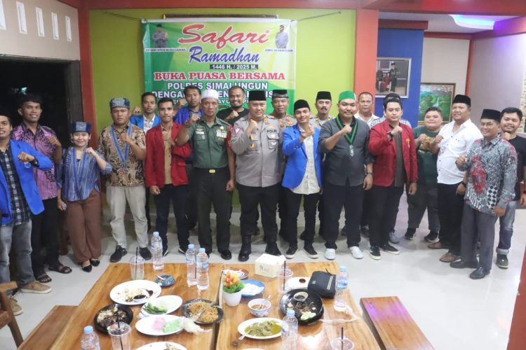 Kapolres Simalungun, AKBP Choky Sentosa Meliala, S.I.K., S.H., M.H, menggelar acara buka puasa bersama dengan elemen Mahasiswa se-Kabupaten Simalungun yang tergabung dalam Kelompok Cipayung Plus.