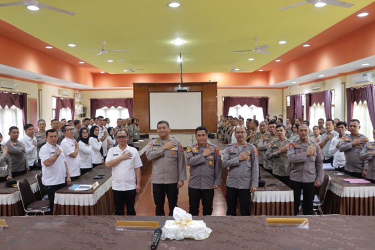 Polres Pematangsiantar menyambut kunjungan Itwasda Polda Sumut, Kombes Pol Nanang Masbudi, S.I.K, M.Si, C.RrA dan Pengawas Tim, Kombes Pol Budi Saragih, S.I.K, M.H, di Aula Polres Pematangsiantar, pada Sabtu (15/3/2026) pagi, sekira pukul 09.00 WIB.