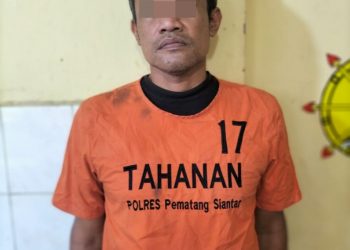 Unit Jatanras Polres Pematangsiantar melakukan penahanan terhadap seorang pelaku pencurian dengan kekerasan (Curat) berinisial DAT alias Doni (45).,