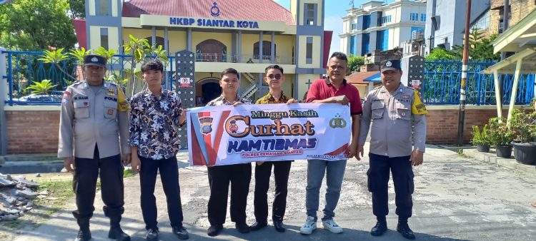 Jajaran Polres Pematangsiantar melaksanakan Minggu Kasih Curhat Kamtibmas, sambangi Jemaat Gereja, di Gereja - gereja wilayah Kota Pematangsiantar, pada Minggu (02/3/2025).