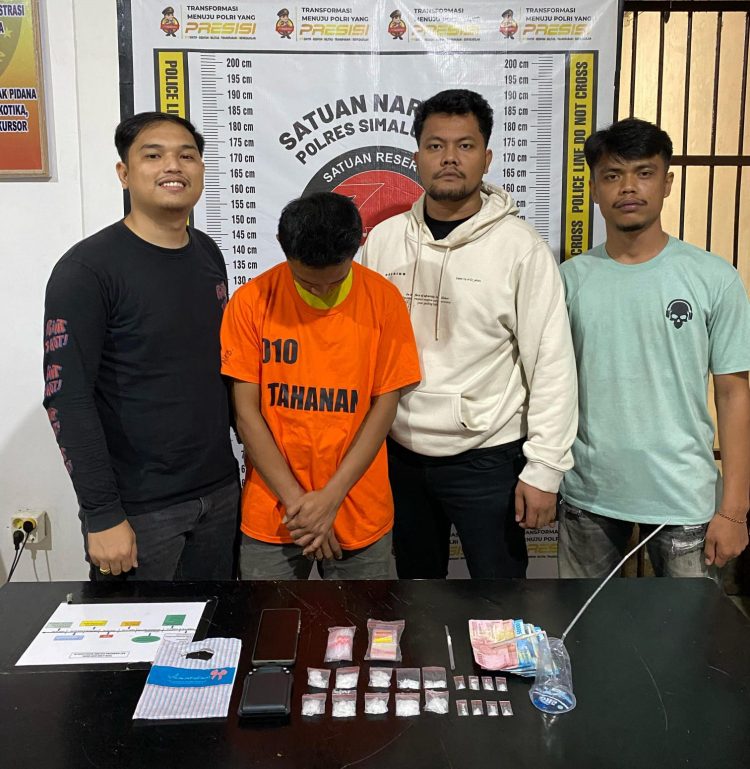 Foto pelaku dan barang bukti yang diamankan Sat Narkoba Polres Simalungun.