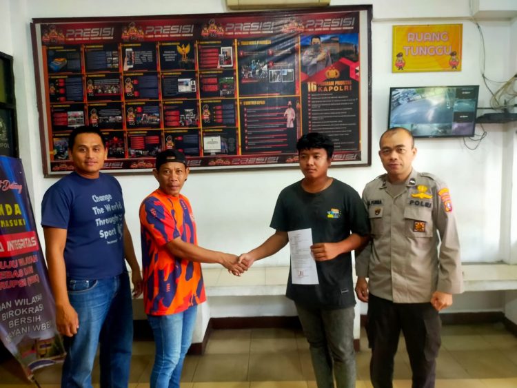 Polsek Siantar Utara  menyelesaikan perkara perkelahian dengan problem solving, pada Minggu (9/3/2025) pagi.