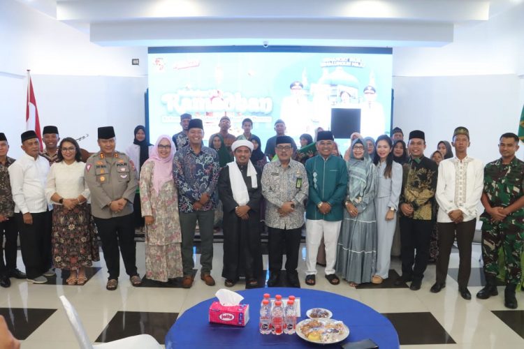 Kapolres Simalungun, AKBP Choky Sentosa Meliala, S.I.K., S.H., M.H, menghadiri acara silaturahmi dan buka puasa bersama Pemerintah Kabupaten Simalungun dengan masyarakat, Tahun 1446 Hijriah/2025 Masehi.